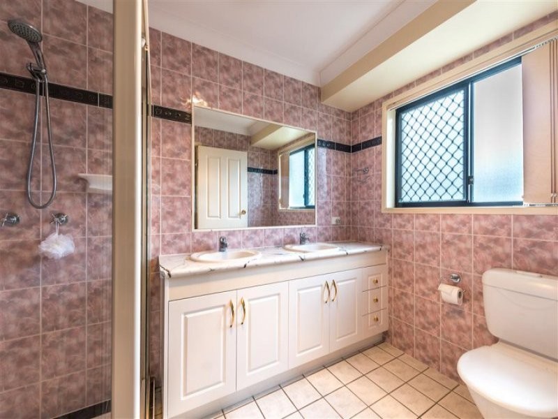 17 Standford Place, Regents Park QLD 4118