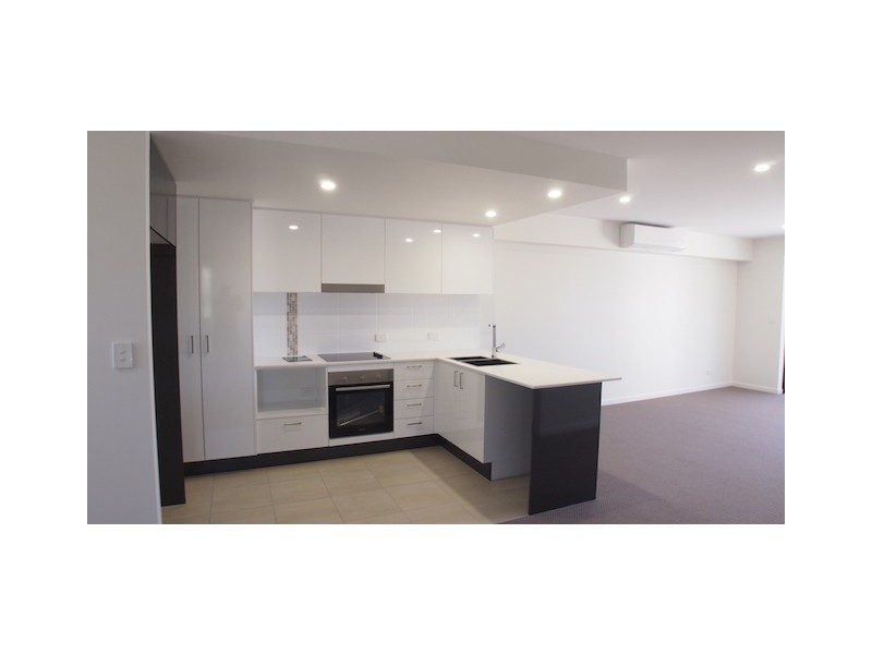 32 Broadwater Ave, Hope Island QLD 4212