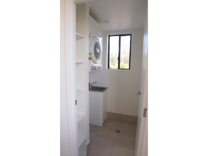 32 Broadwater Ave, Hope Island QLD 4212