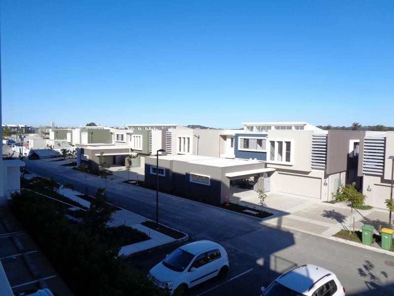 202/29-49 Varsity Parade, Varsity Lakes QLD 4227