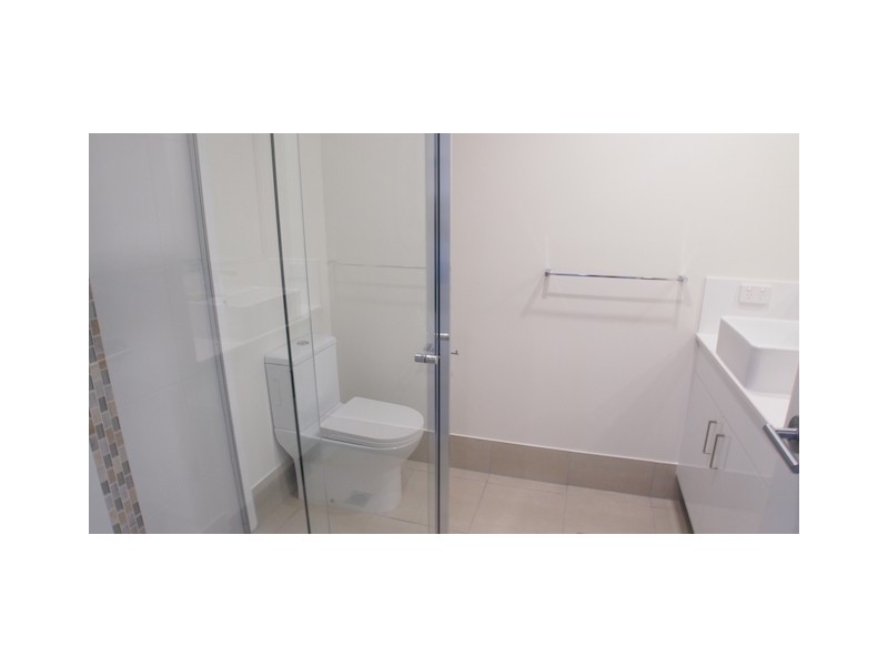 32 Broadwater Ave, Hope Island QLD 4212