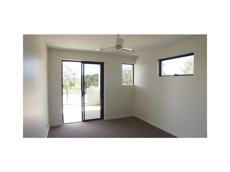 32 Broadwater Ave, Hope Island QLD 4212