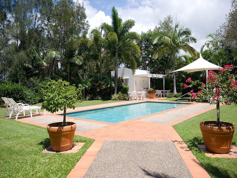 2/100 Cotlew St East, Southport QLD 4215