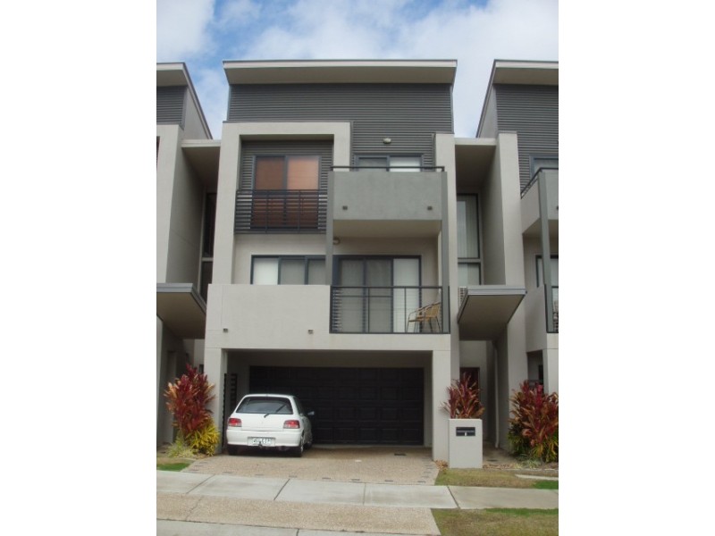 2 Palma Crescent, Varsity Lakes QLD 4227