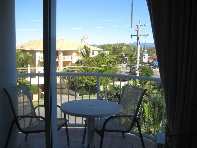 1028/2633 Gold Coast Highway, Broadbeach QLD 4218
