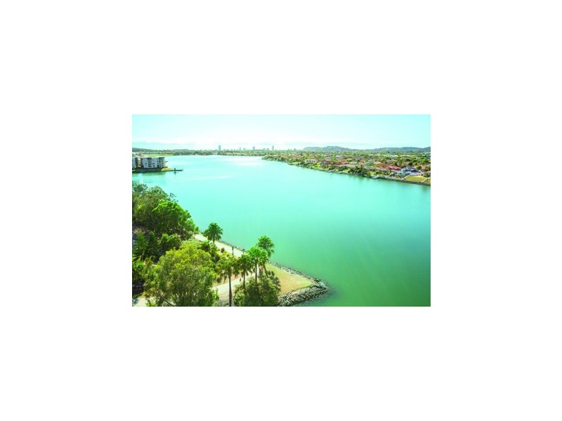 33 Lakefront Crescent, Varsity Lakes QLD 4227