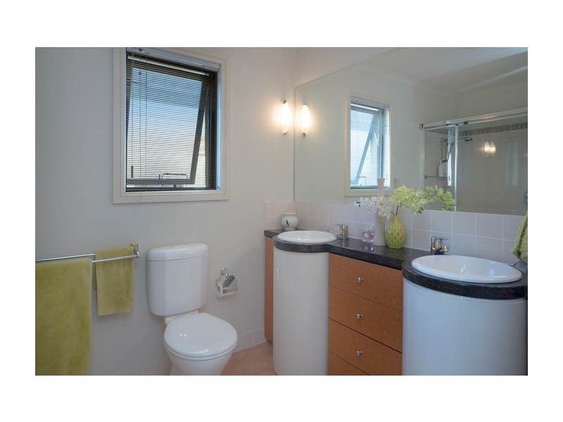 8887 Magnolia Drive East, Hope Island Resort, Hope Island QLD 4212