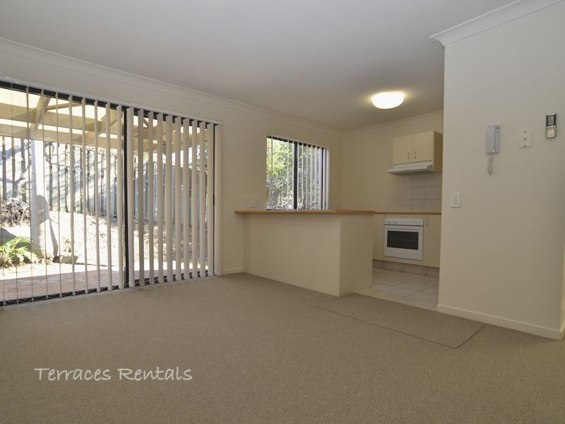 1a/24 Amsonia Court,, Arundel QLD 4214