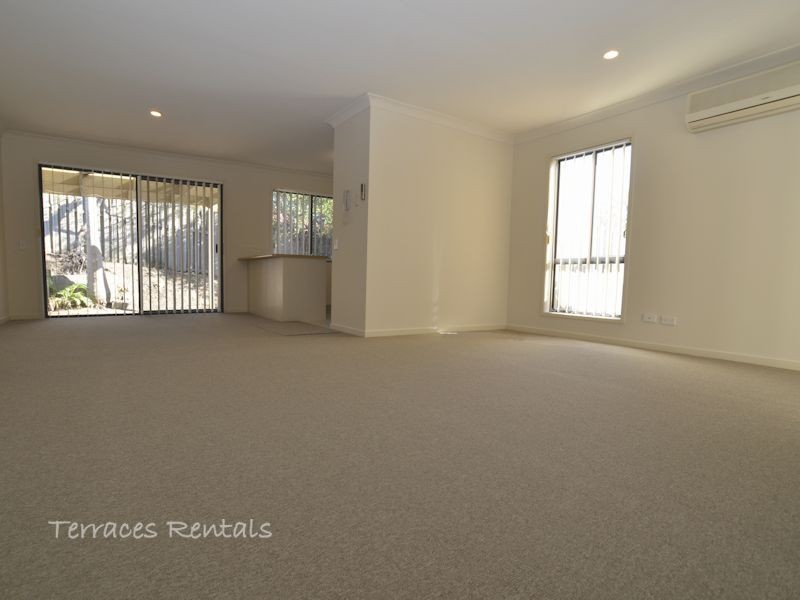 1a/24 Amsonia Court,, Arundel QLD 4214