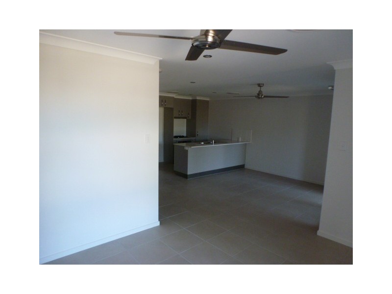 86 Carselgrove Ave, Fitzgibbon QLD 4018