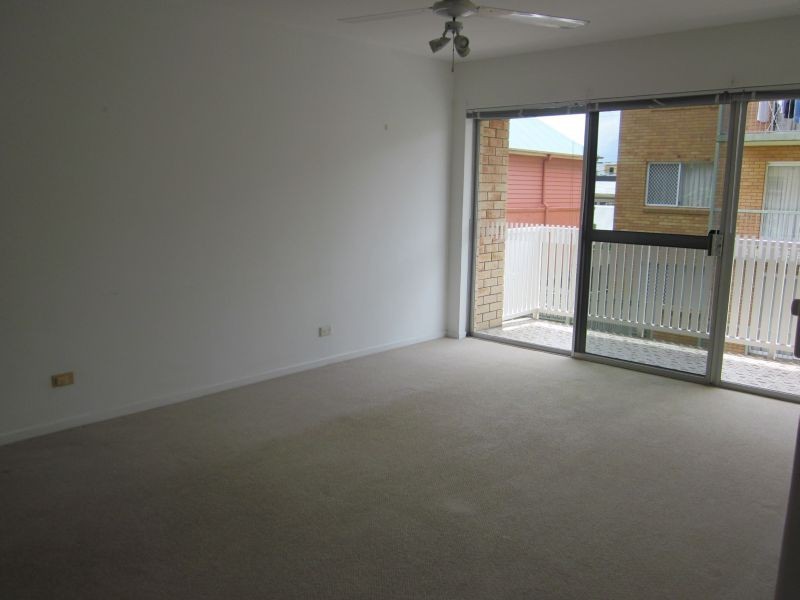 3/8/8 Regina, Greenslopes QLD 4120
