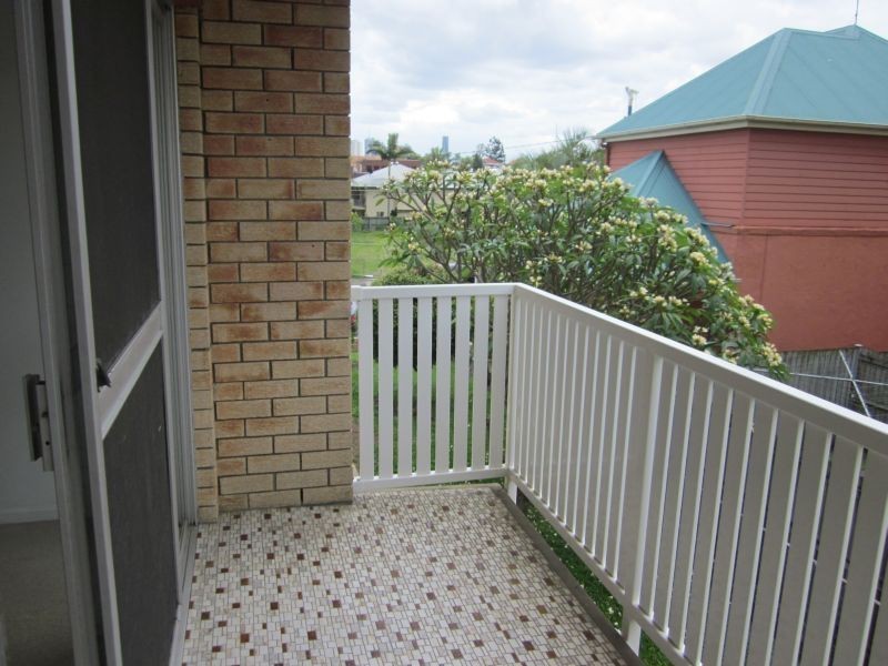 3/8/8 Regina, Greenslopes QLD 4120