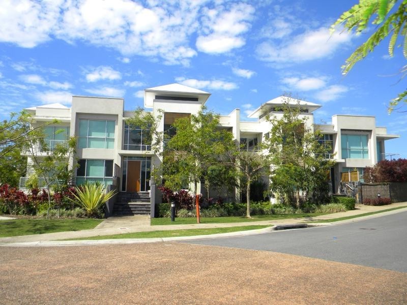5/742 PENINSULA DRIVE, Robina QLD 4226