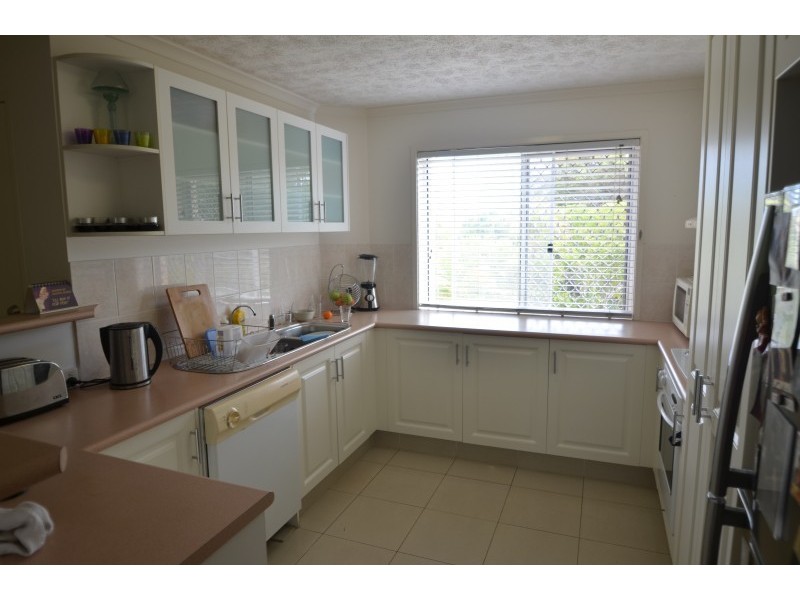 37 Mawarra Street, Chevron Island QLD 4217