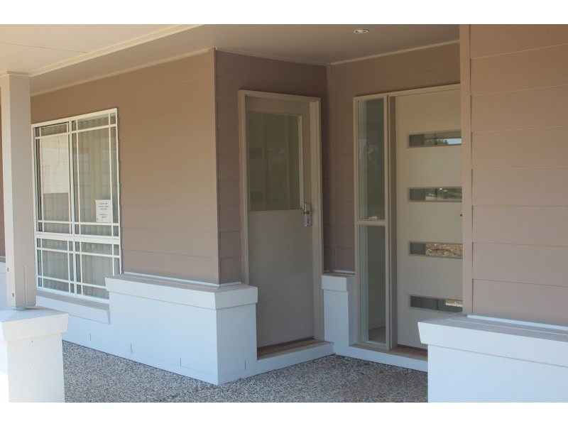 10 CREEK ST, Bundamba QLD 4304