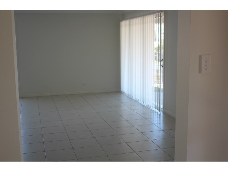 10 CREEK ST, Bundamba QLD 4304