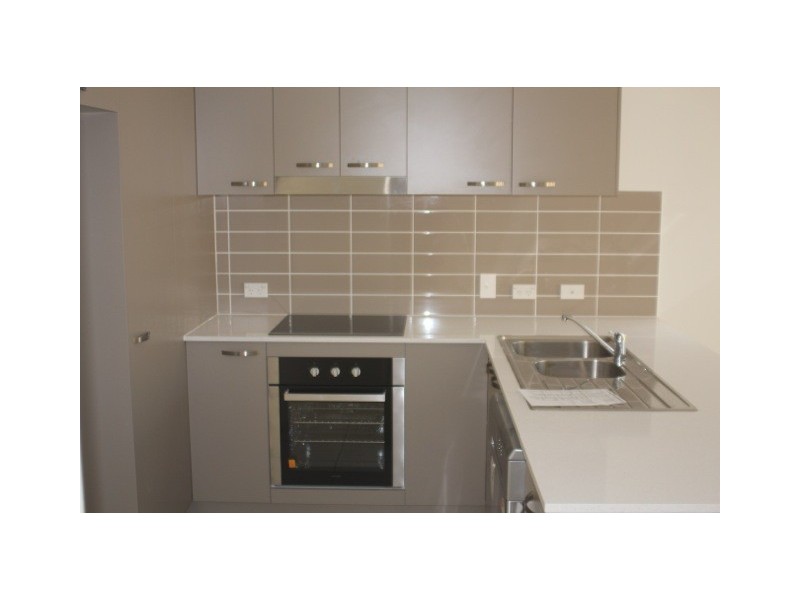 10 CREEK ST, Bundamba QLD 4304