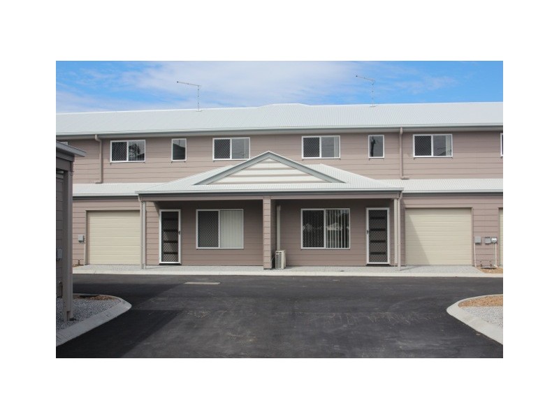 10 CREEK ST, Bundamba QLD 4304