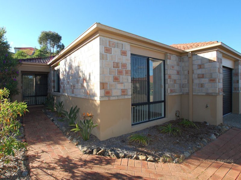 1a/24 Amsonia Court,, Arundel QLD 4214