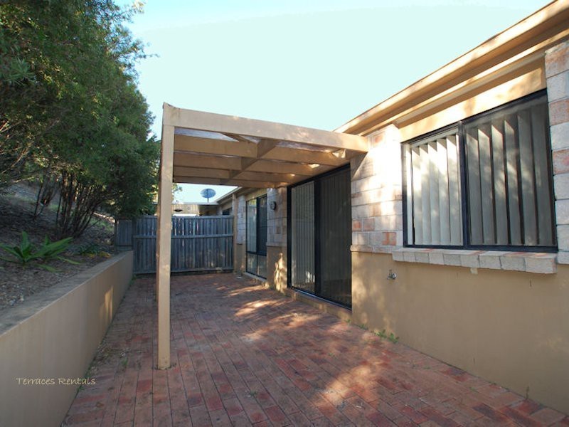 1a/24 Amsonia Court,, Arundel QLD 4214