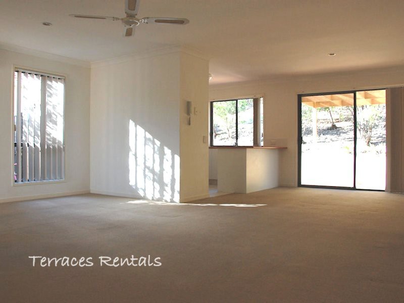 1a/24 Amsonia Court,, Arundel QLD 4214