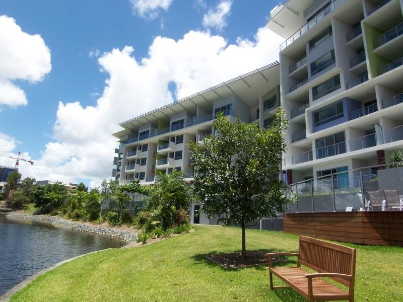 212/2 Riverwalk Ave, Robina QLD 4226
