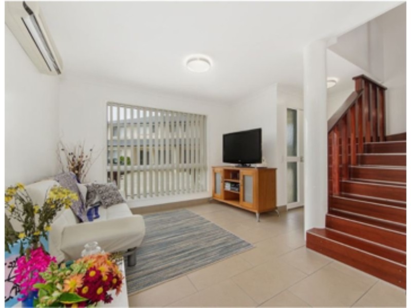 1/270 Christine Avenue, Varsity Lakes QLD 4227