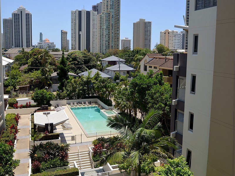 2/21 Cypress Avenue, Surfers Paradise QLD 4217