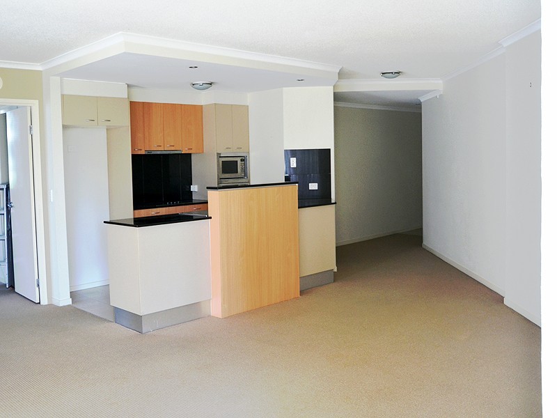 2/21 Cypress Avenue, Surfers Paradise QLD 4217
