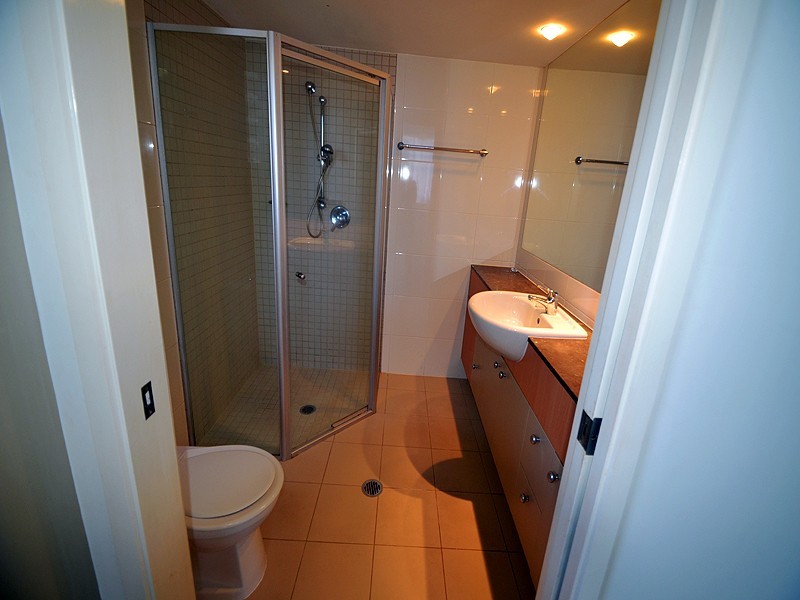 2/21 Cypress Avenue, Surfers Paradise QLD 4217