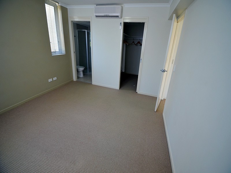 2/21 Cypress Avenue, Surfers Paradise QLD 4217