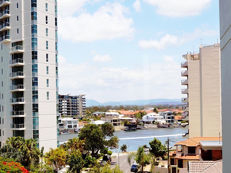 2/21 Cypress Avenue, Surfers Paradise QLD 4217