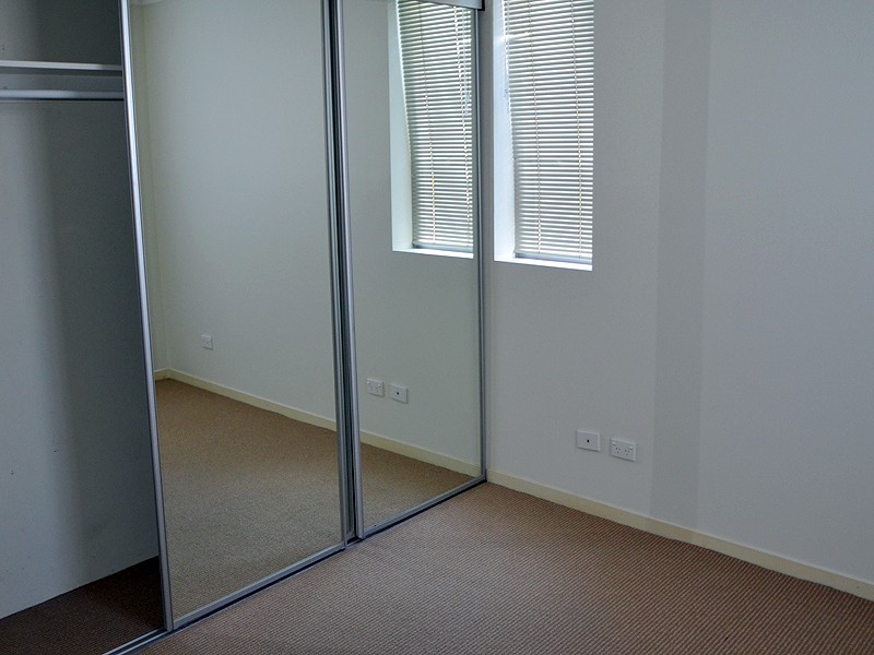 2/21 Cypress Avenue, Surfers Paradise QLD 4217