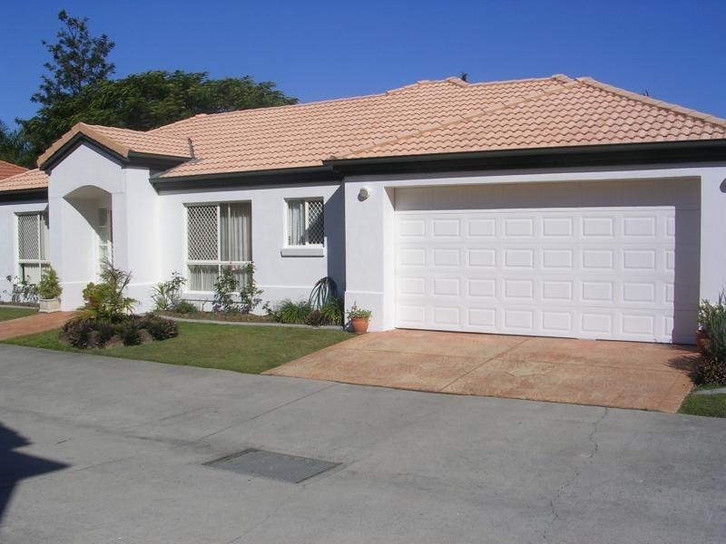 34 ALBICORE ST, Mermaid Waters QLD 4218