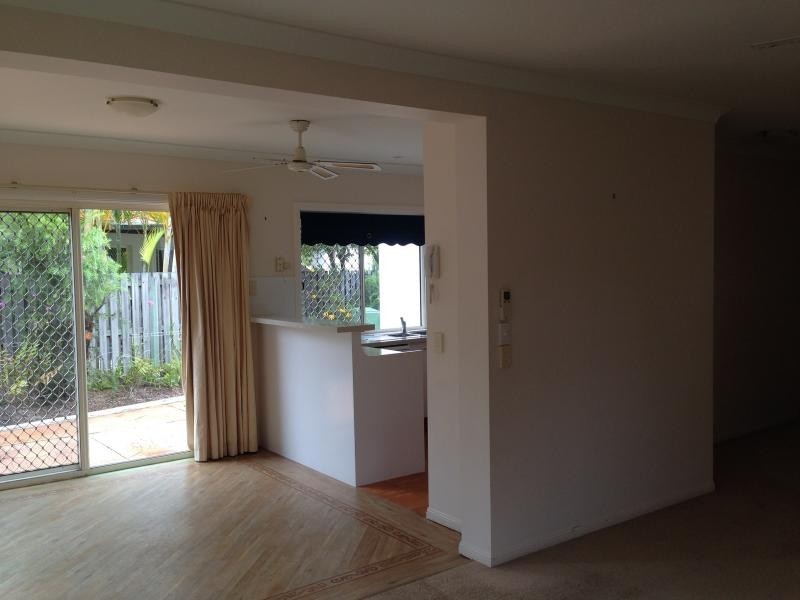 34 ALBICORE ST, Mermaid Waters QLD 4218