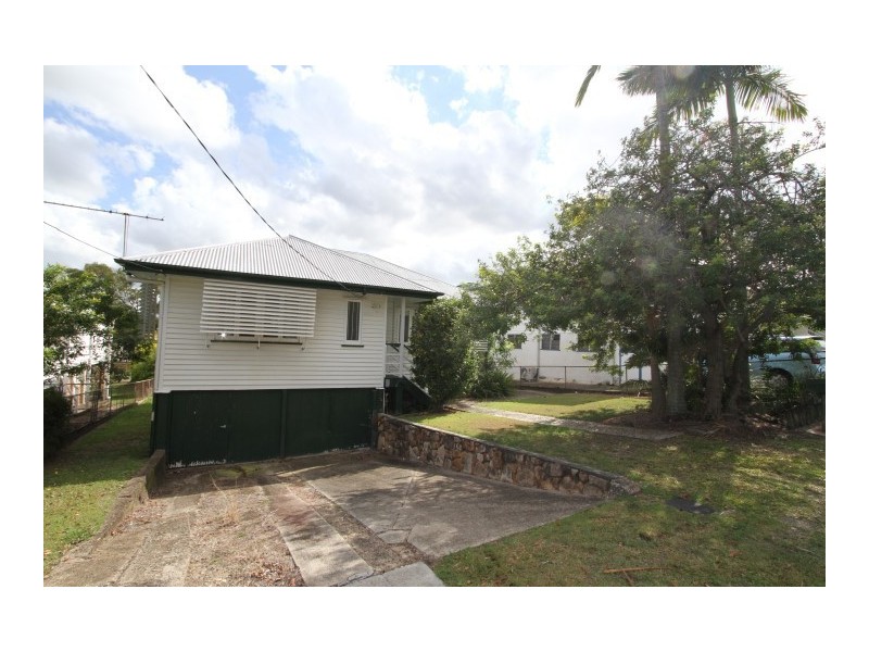 32 Curwen St, Chermside QLD 4032