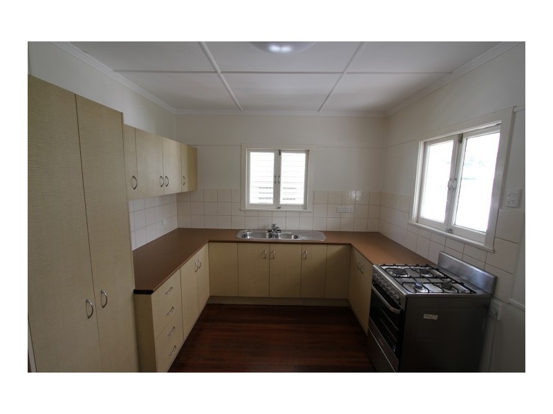 32 Curwen St, Chermside QLD 4032