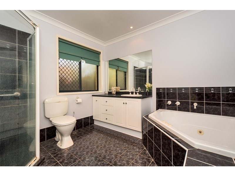 27 Lancewood Circuit, Robina QLD 4226