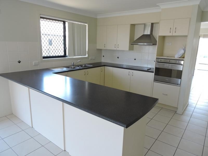 66 Lake Manchester, Logan Reserve QLD 4133