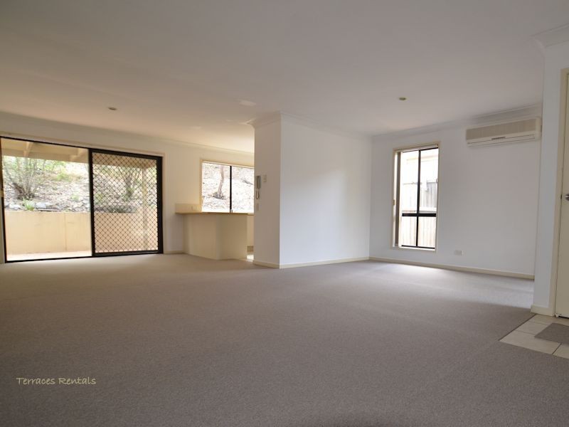 1a/24 Amsonia Court,, Arundel QLD 4214