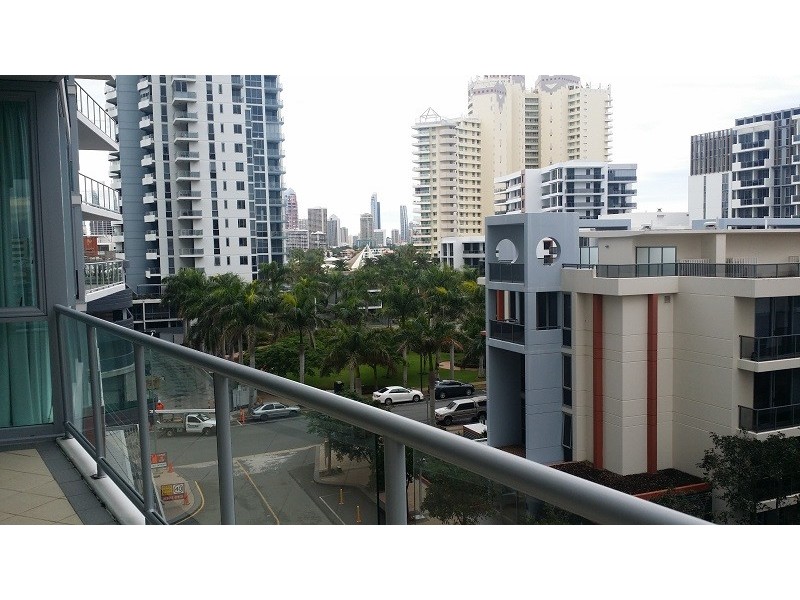802/1 Como Crescent, Southport QLD 4215