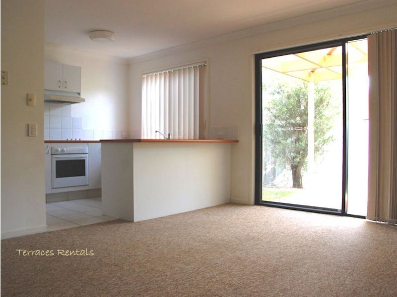 1a/24 Amsonia Court,, Arundel QLD 4214