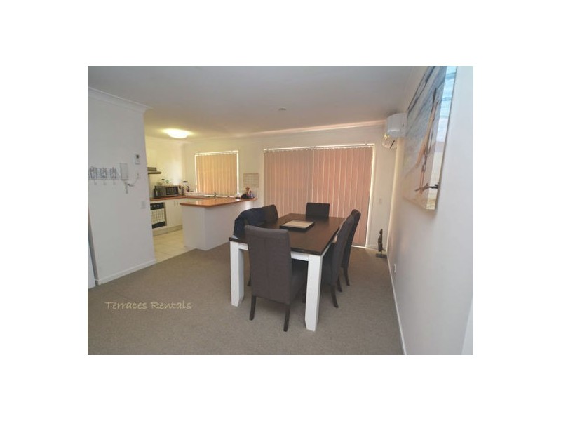 1b/24 Amsonia Court,, Arundel QLD 4214