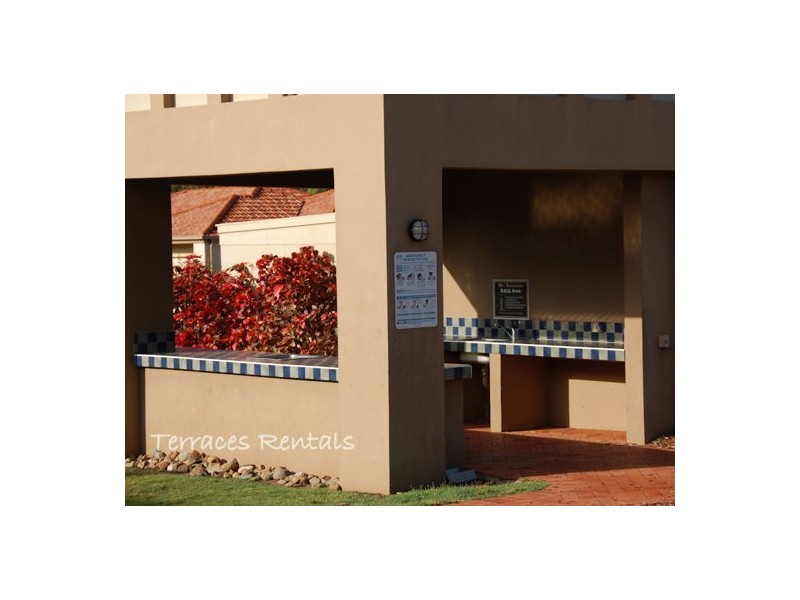 1b/24 Amsonia Court,, Arundel QLD 4214