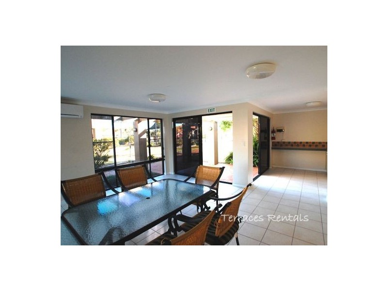 1b/24 Amsonia Court,, Arundel QLD 4214