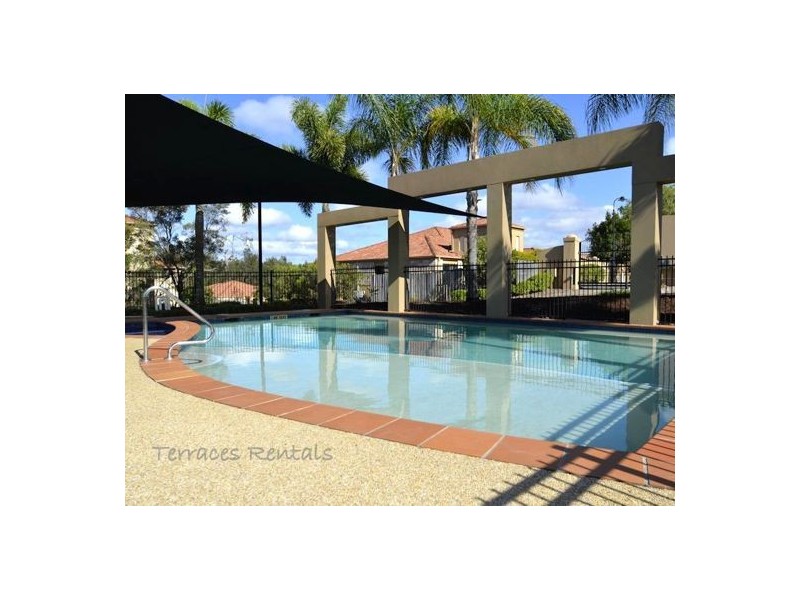 1b/24 Amsonia Court,, Arundel QLD 4214