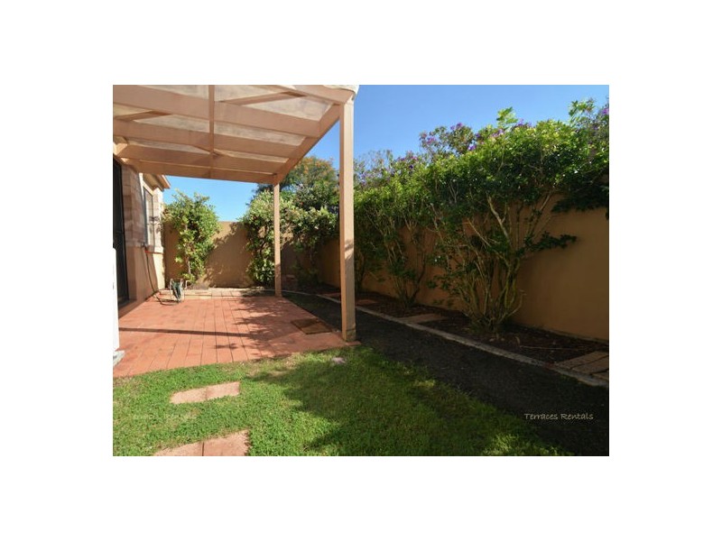 1c/24 Meadowlands The Terraces, Arundel QLD 4214