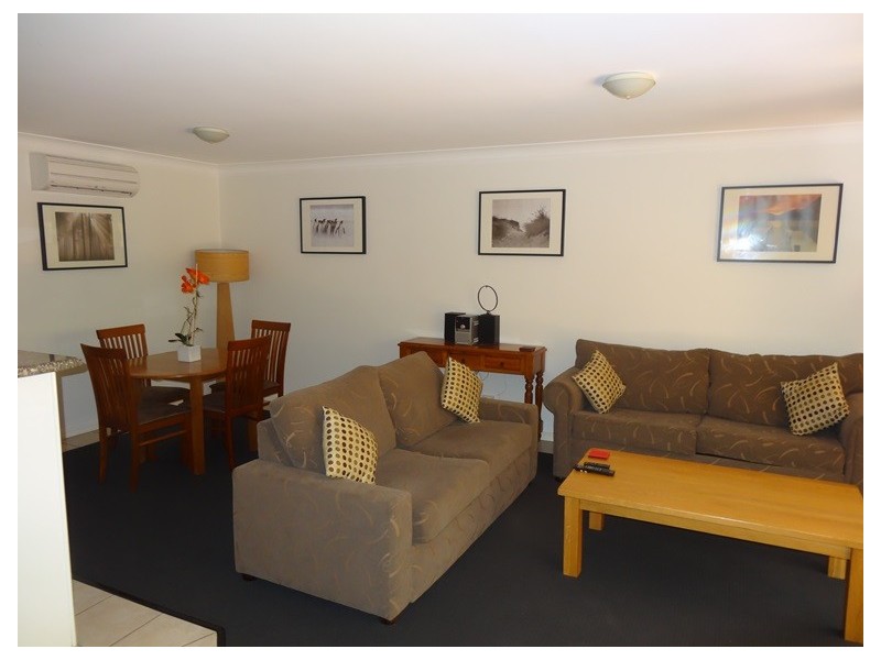 1 Great Hall Dve, Nobby Beach QLD 4218