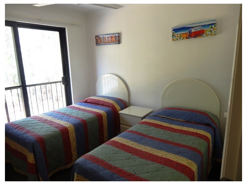 1 Great Hall Dve, Nobby Beach QLD 4218