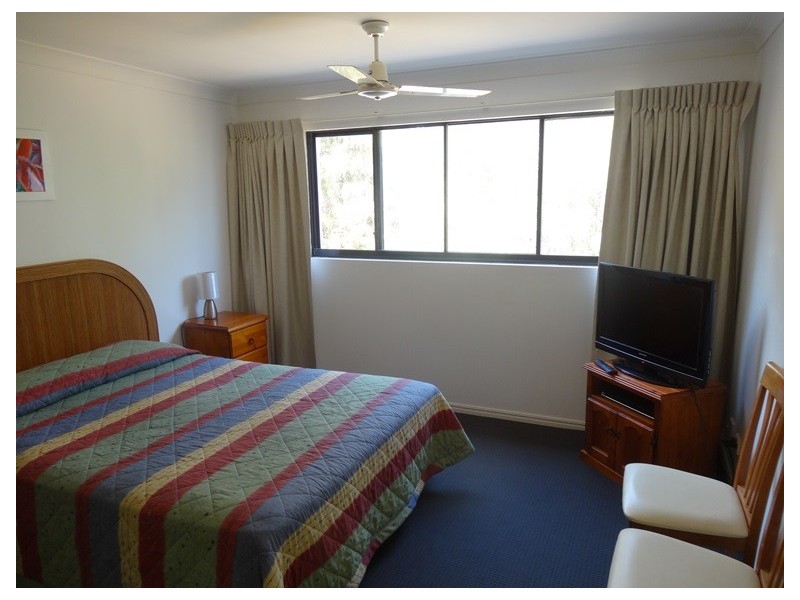 1 Great Hall Dve, Nobby Beach QLD 4218